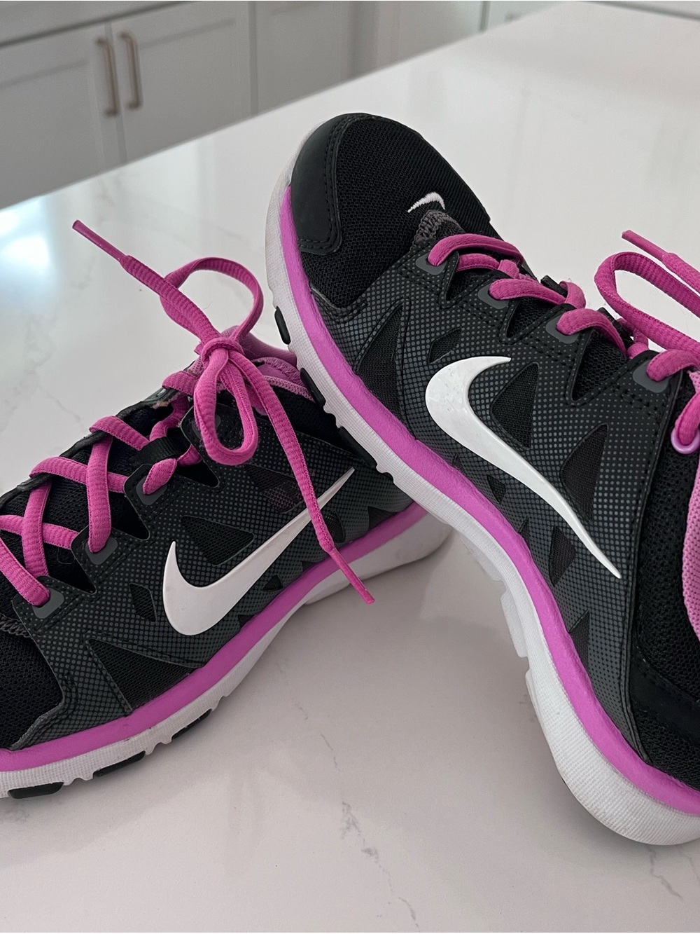 Girls Nike Running Sneakers Size 4Y – Black, Pink & White